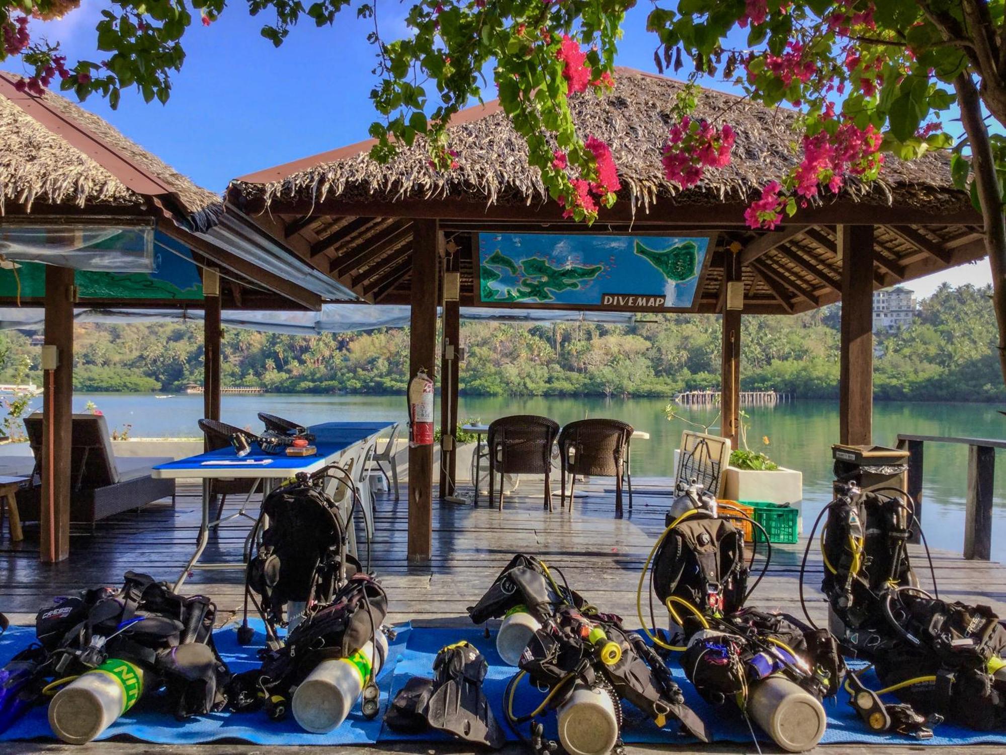 Edgewater Dive & Spa Resort Puerto Galera Exterior foto