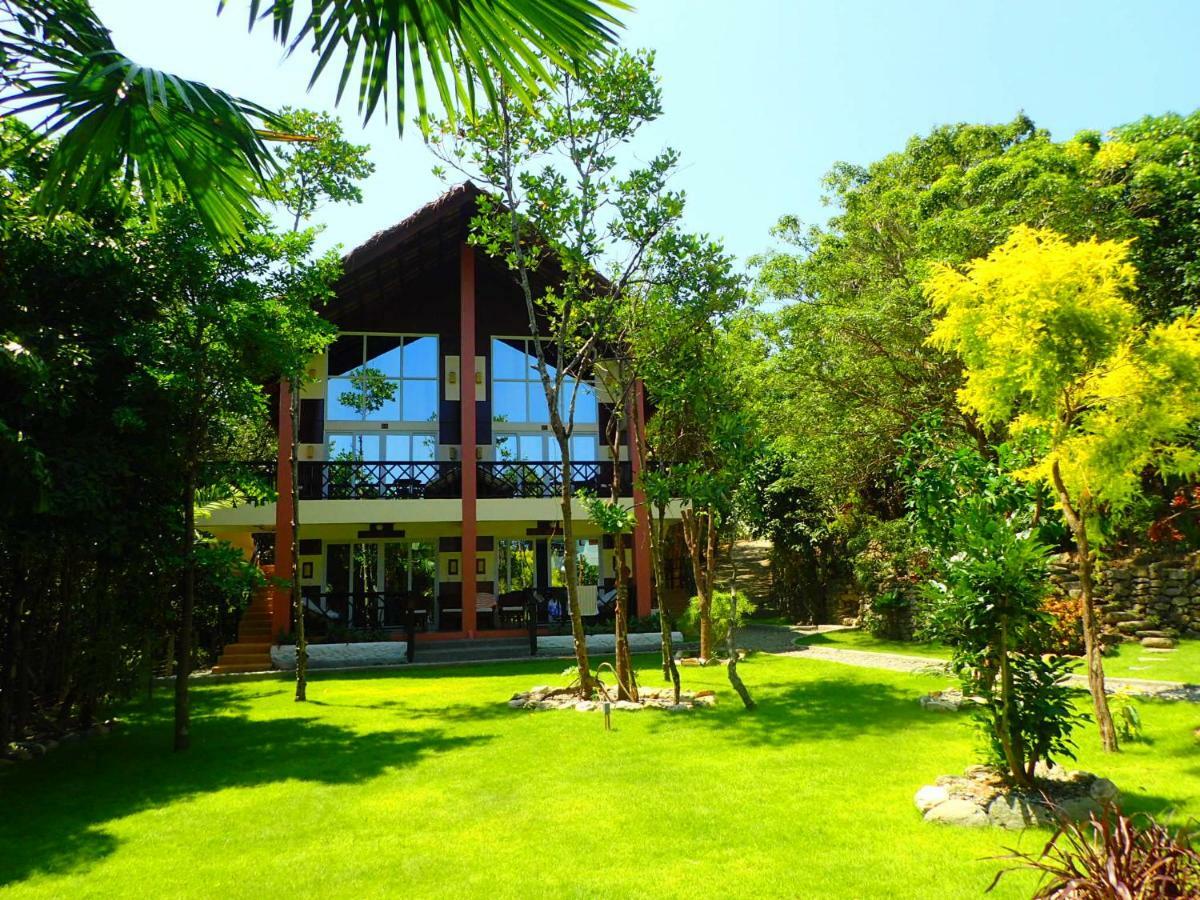 Edgewater Dive & Spa Resort Puerto Galera Exterior foto