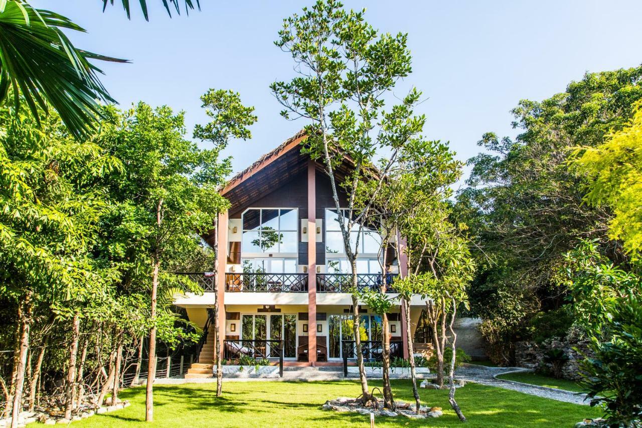 Edgewater Dive & Spa Resort Puerto Galera Exterior foto